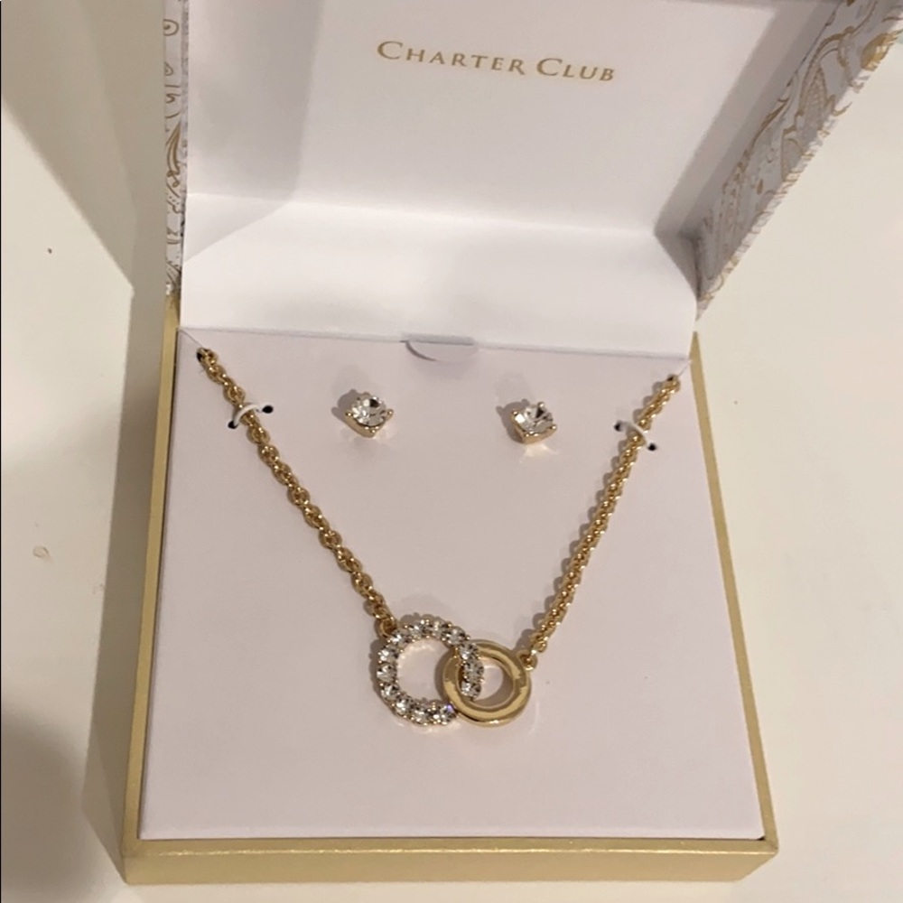 Necklace set.